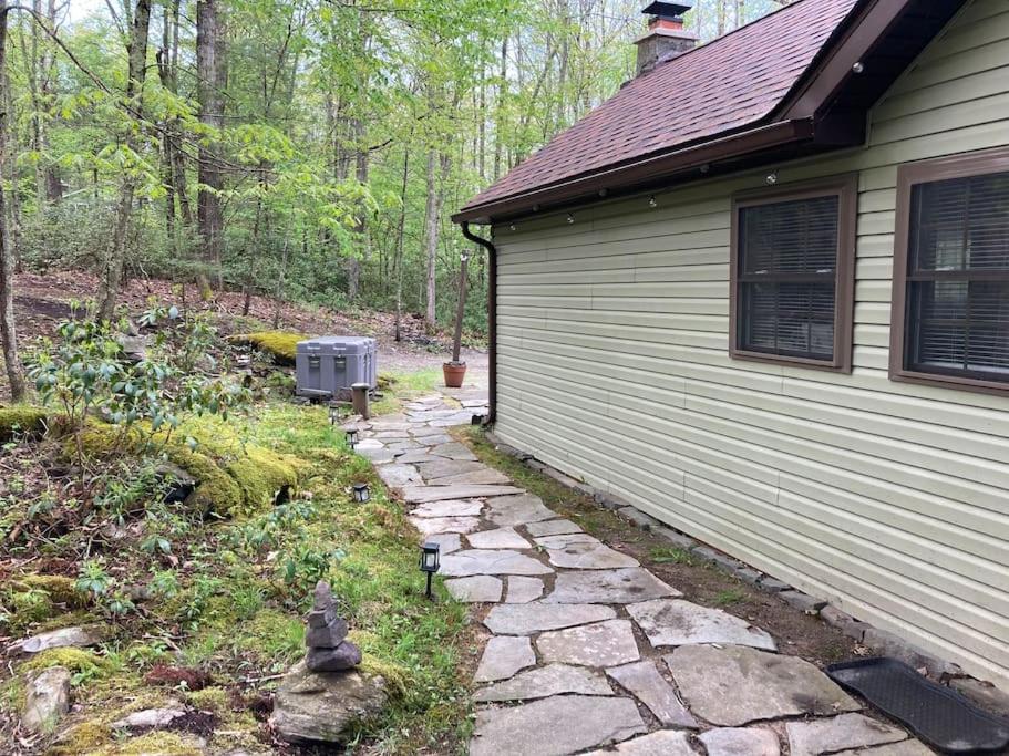 Peaceful Seasonal Wooded Cottage Close To Everything Tafton Exteriör bild